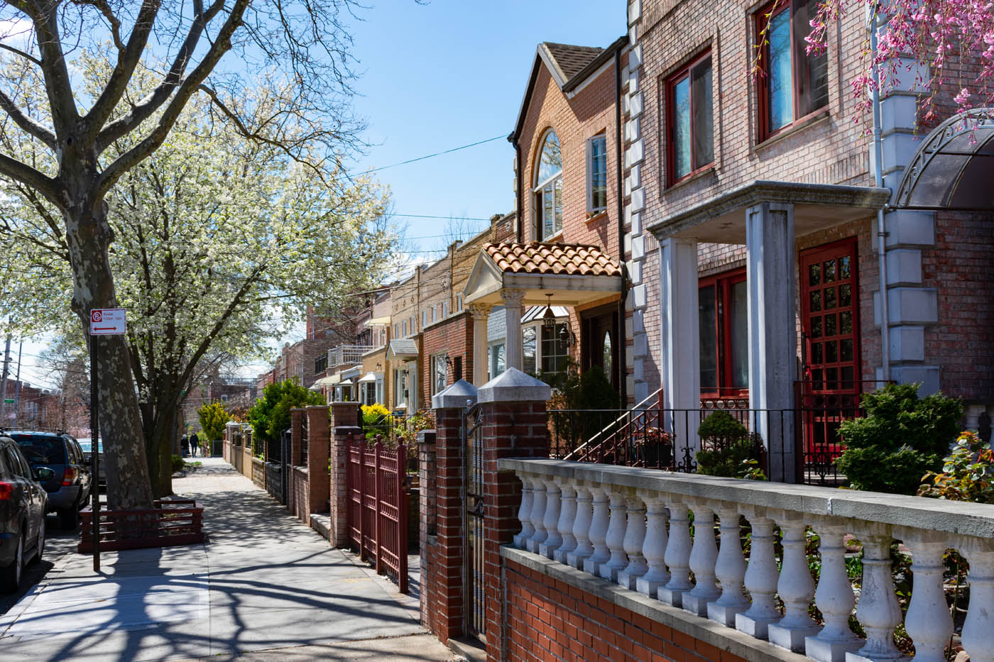 An image of a city street - get expert Nassau County pest management services with Rest Easy for your property.