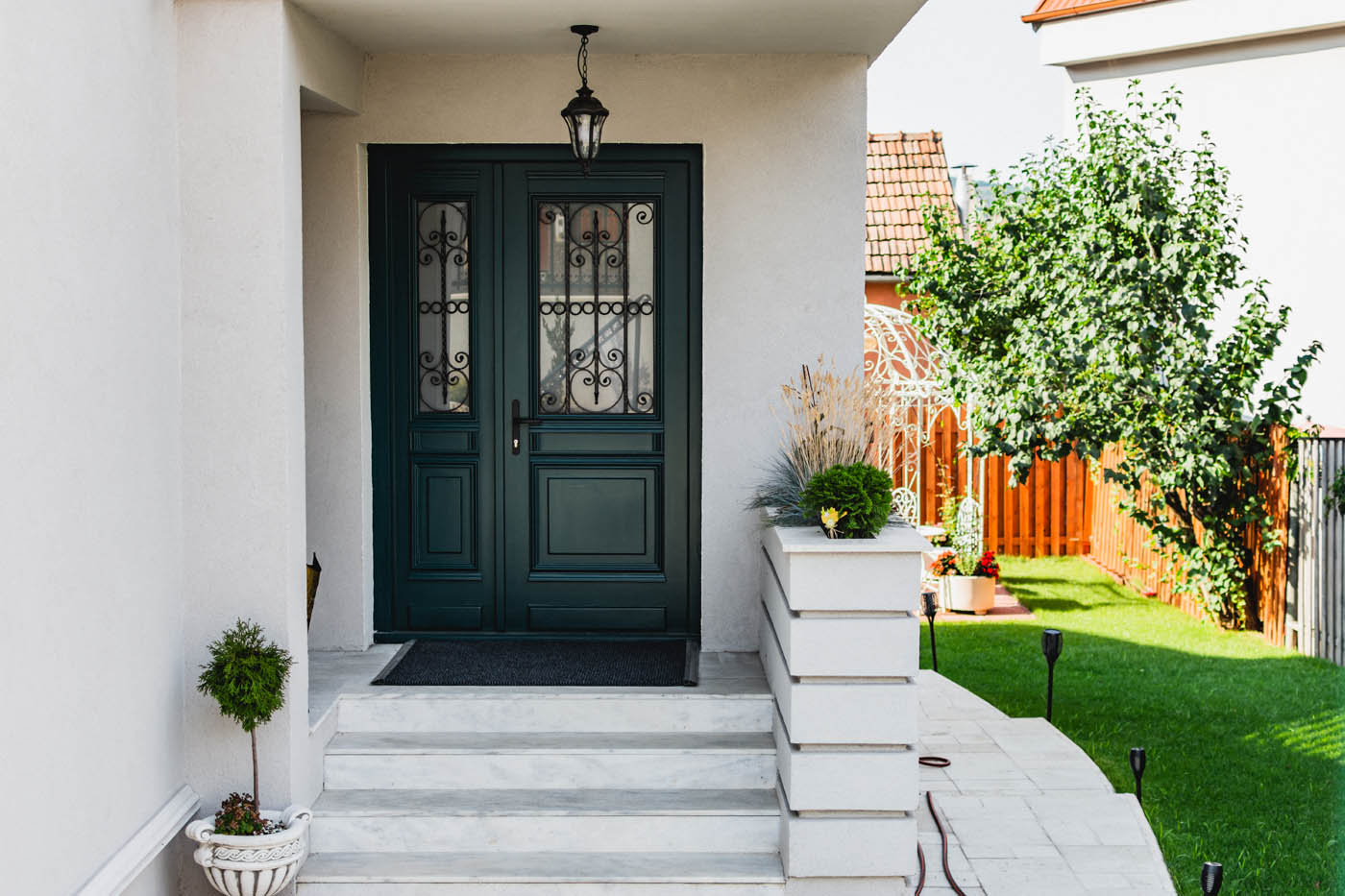 A home front porch clear from pests thanks to Rest Easy Pest Control.